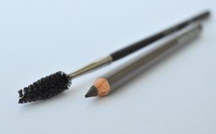 Как выбрать карандаш для бровей: советы ведущих визажистов