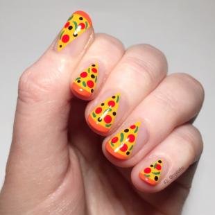 Оранжевый маникюр, дизайн ногтей "кусочки пиццы"
