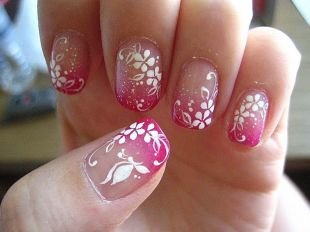 Нежные рисунки на ногтях, розовый маникюр с белыми цветами